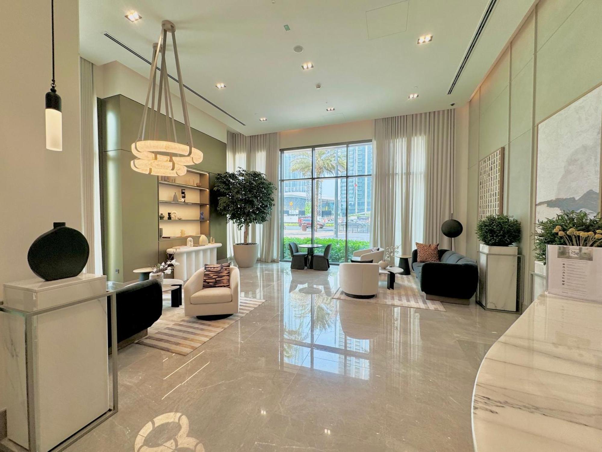 Modern 2br Near Mall & Burj Khalif Hébergement de vacances
