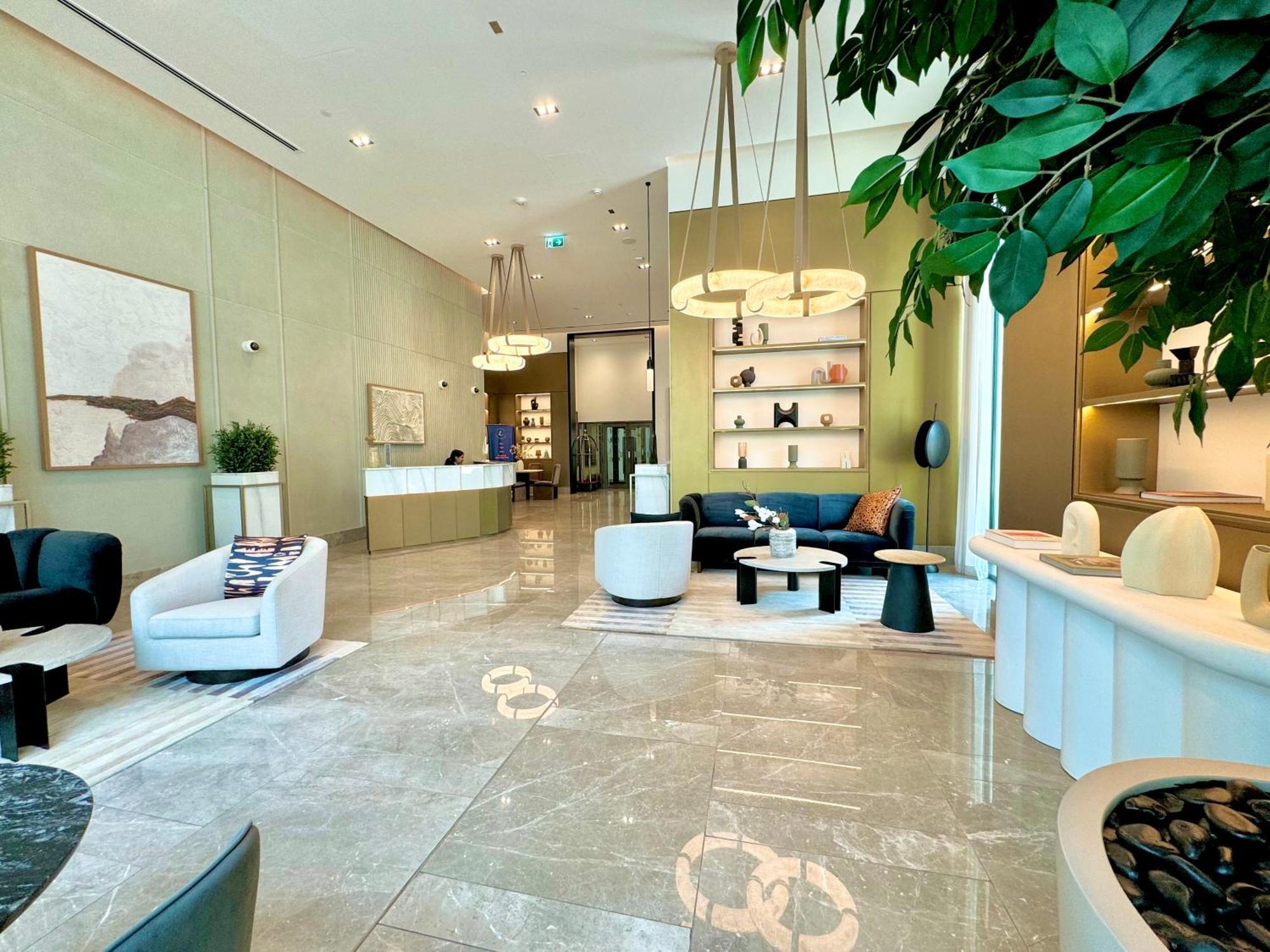 Modern 2br Near Mall & Burj Khalif Hébergement de vacances *
