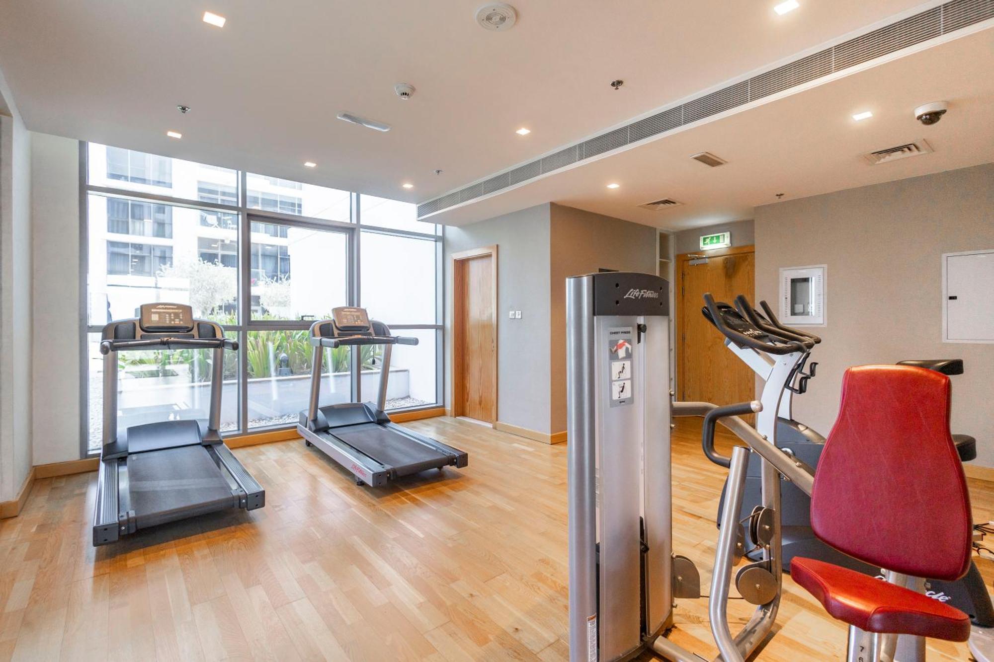 Serenity Living - Stunning 1br, Damac Hills Appartement