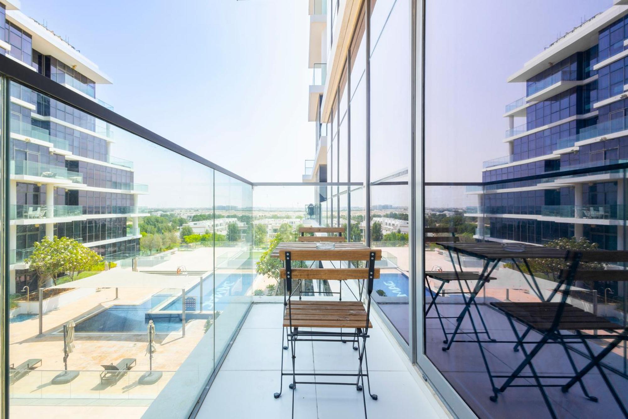 Serenity Living - Stunning 1br, Damac Hills Appartement