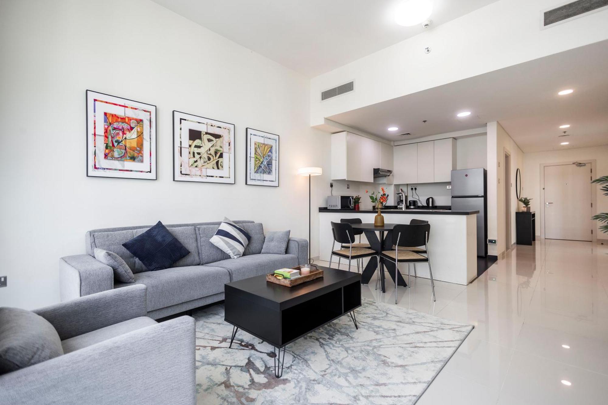 Serenity Living - Stunning 1br, Damac Hills Appartement