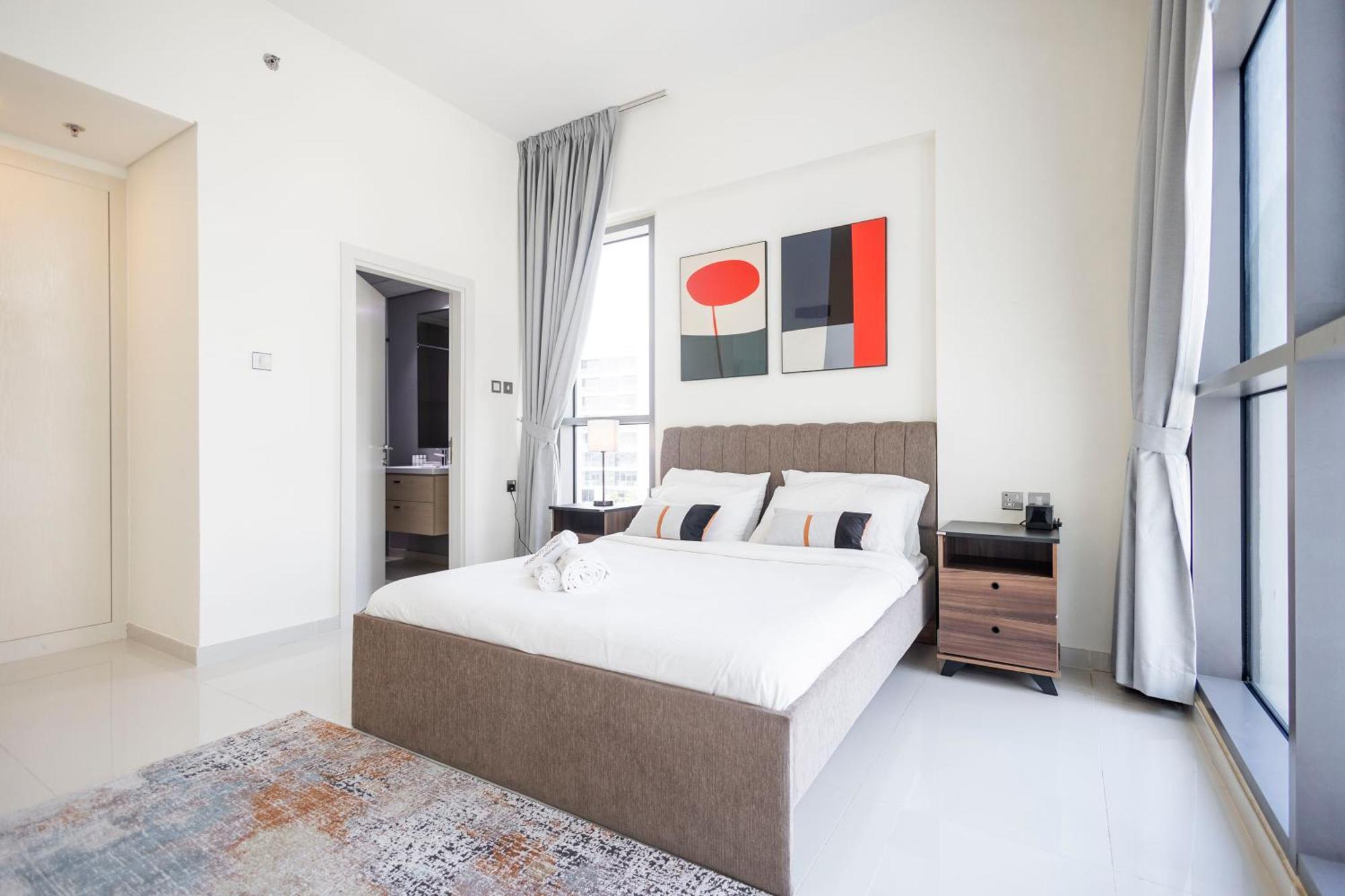 Serenity Living - Stunning 1br, Damac Hills Appartement