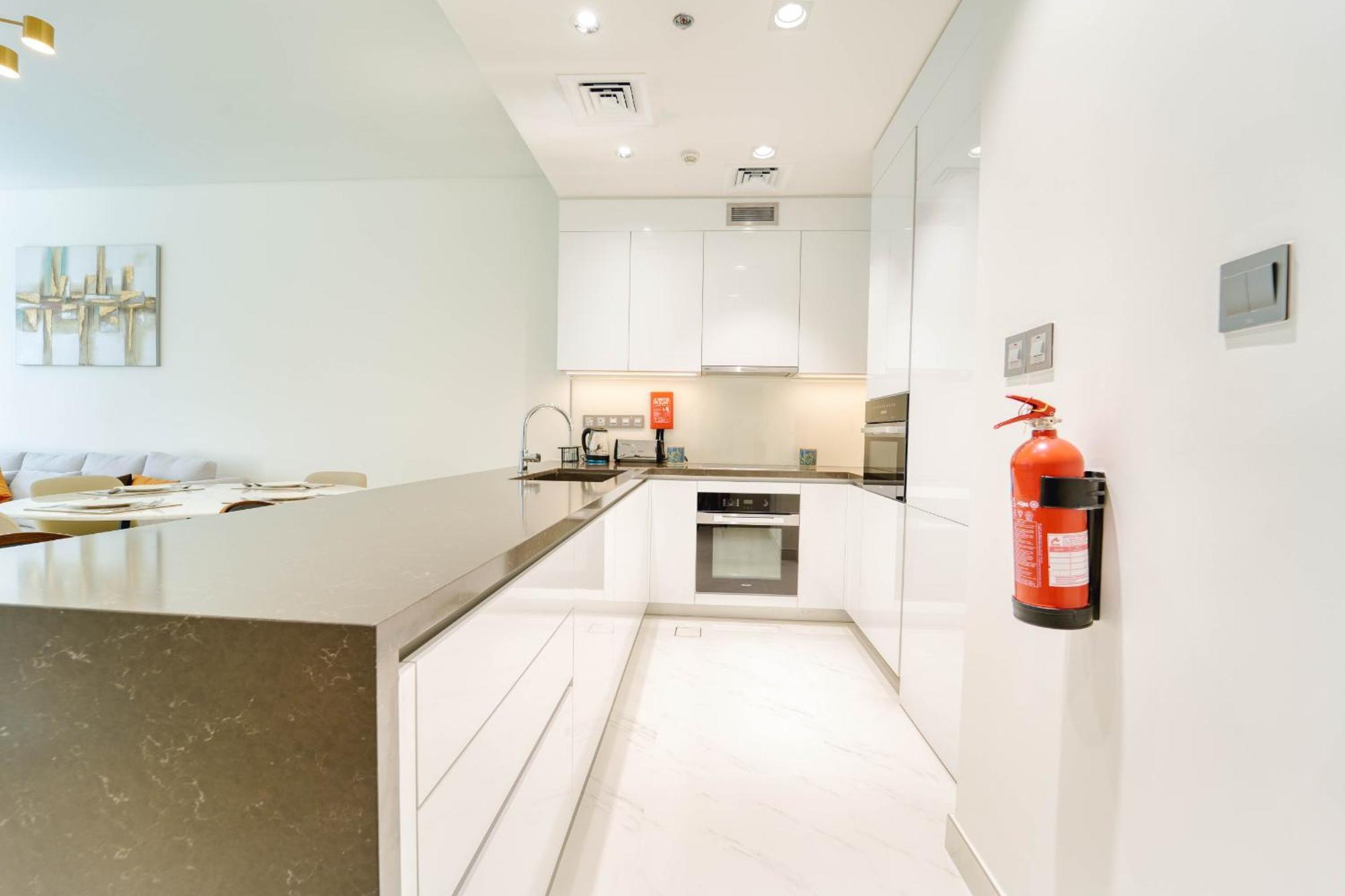 Royal Maison's Premium 2br Lagoon Views In District One Dubái