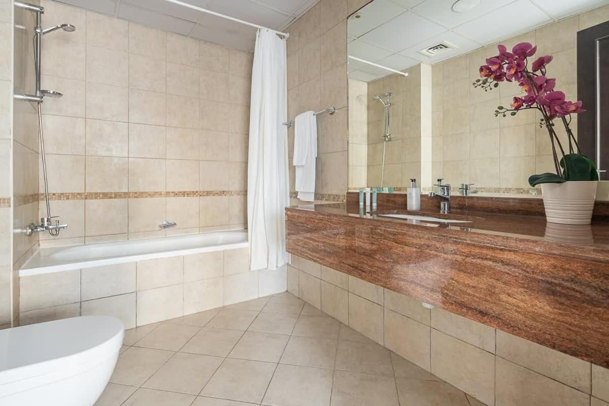 Frank Porter - Royal Oceanic Apartament