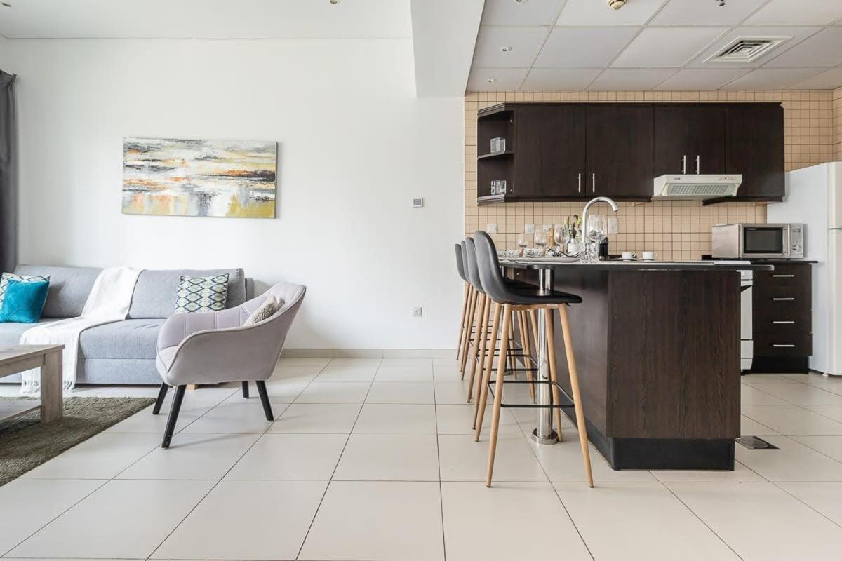 Frank Porter - Royal Oceanic Apartament Dubai