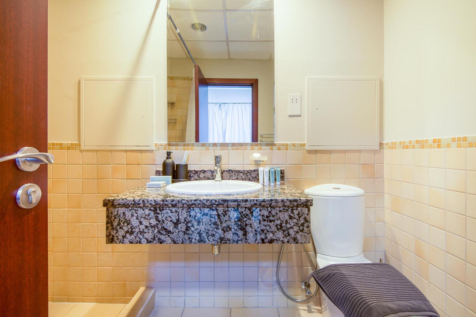 Two-bedroom With Balcony In Shams 4, Jbr Appartement *