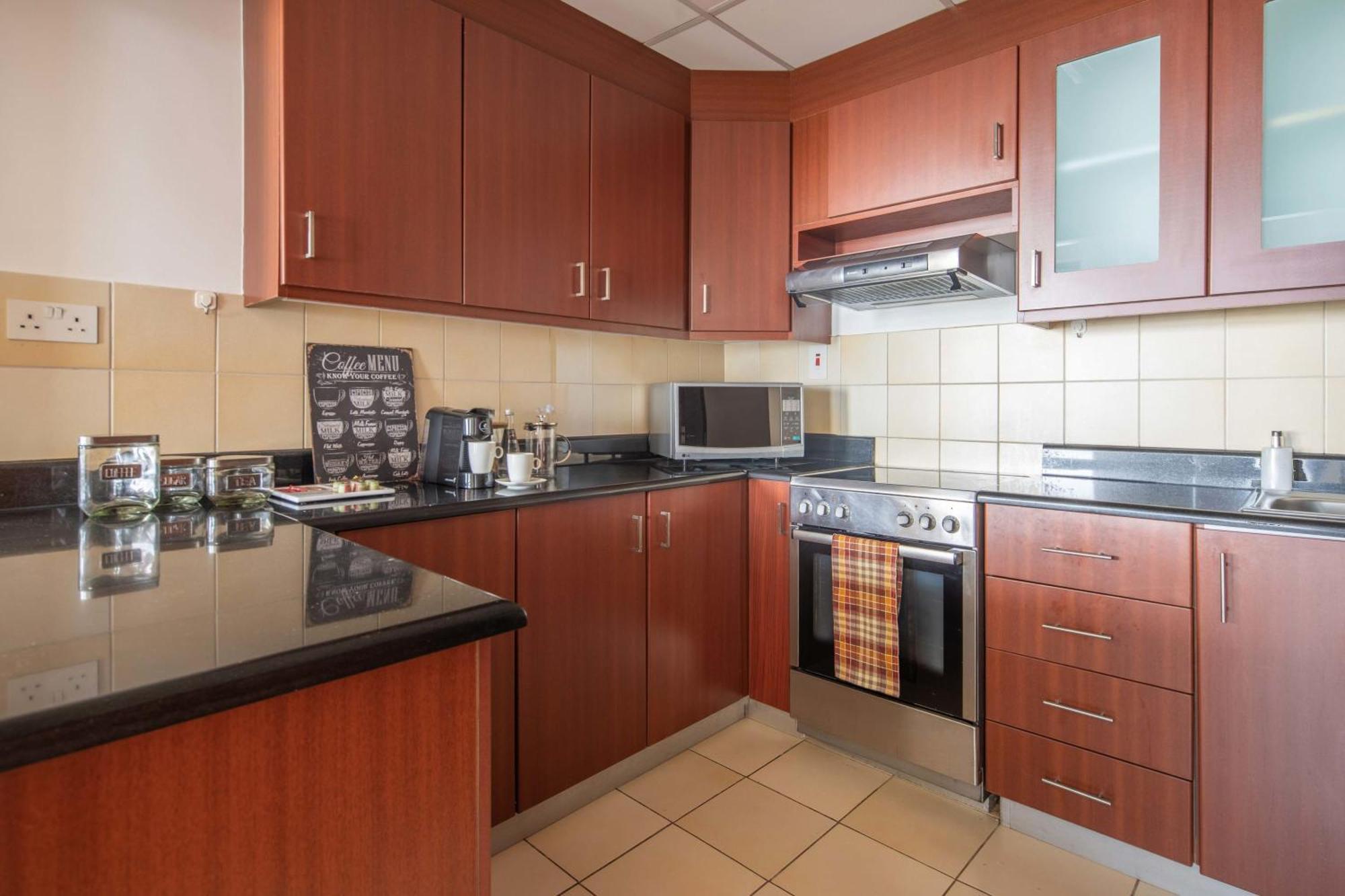 Frank Porter - Sadaf 6 Apartemen Dubai