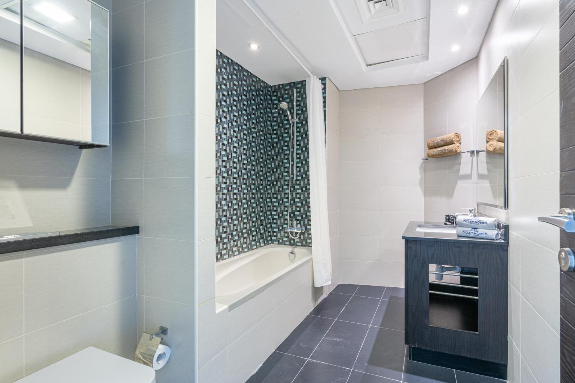 Apartamento Bright & Elegant On The 44th At Cayan Tower Dubái