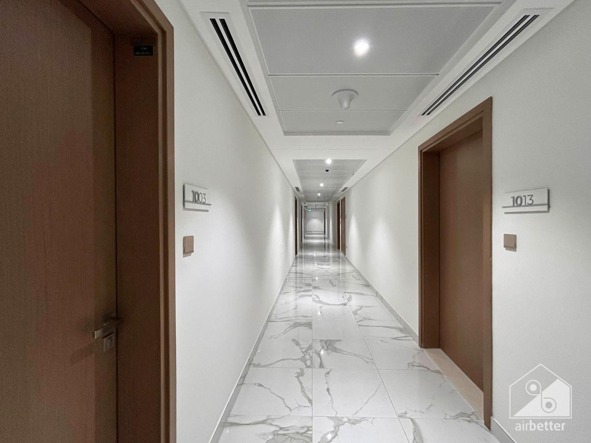 Apartamento Luxurious 1-br With Balcony In Azizi Fawad Dubái