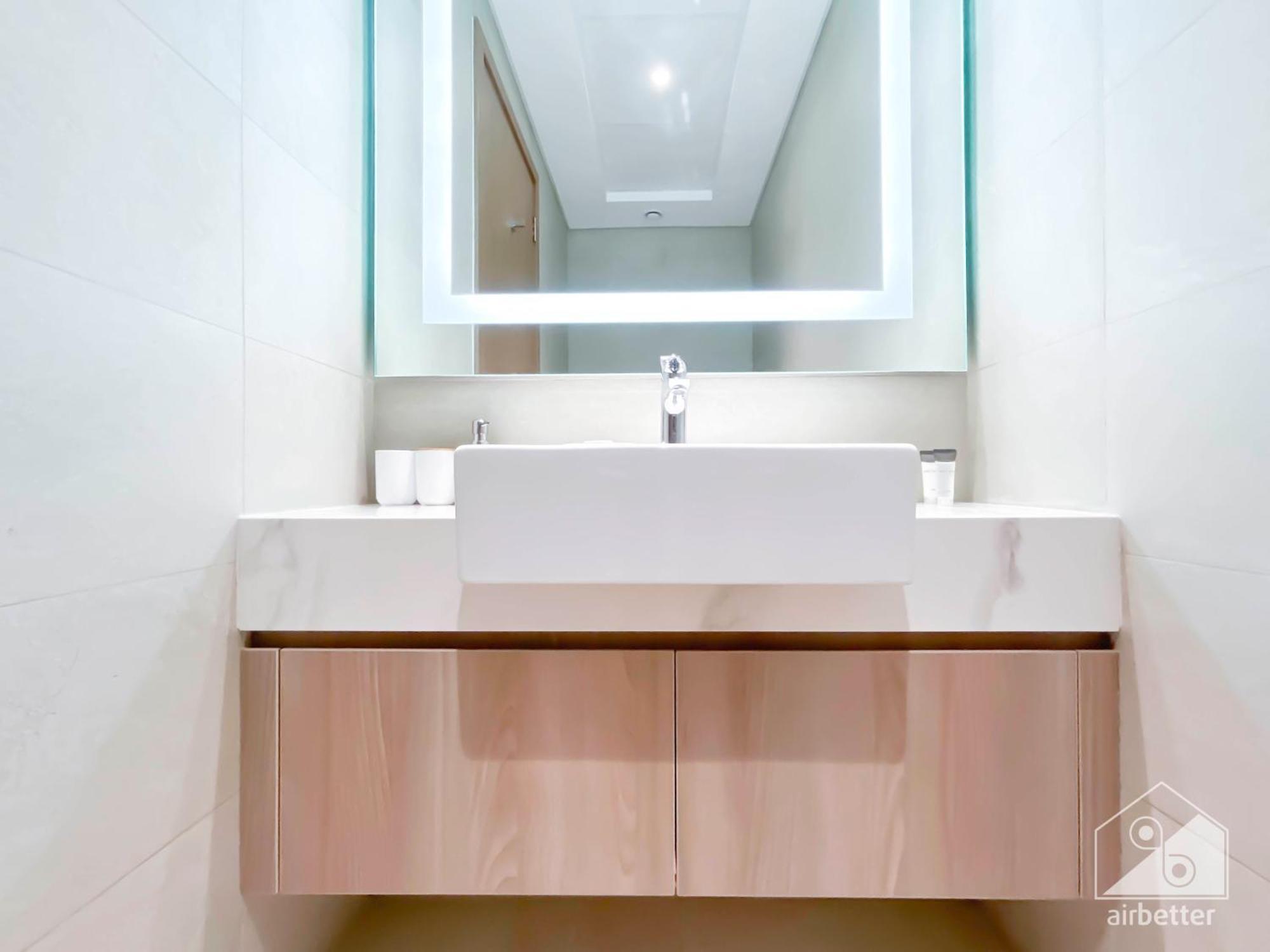 Luxurious 1-br With Balcony In Azizi Fawad Dubái