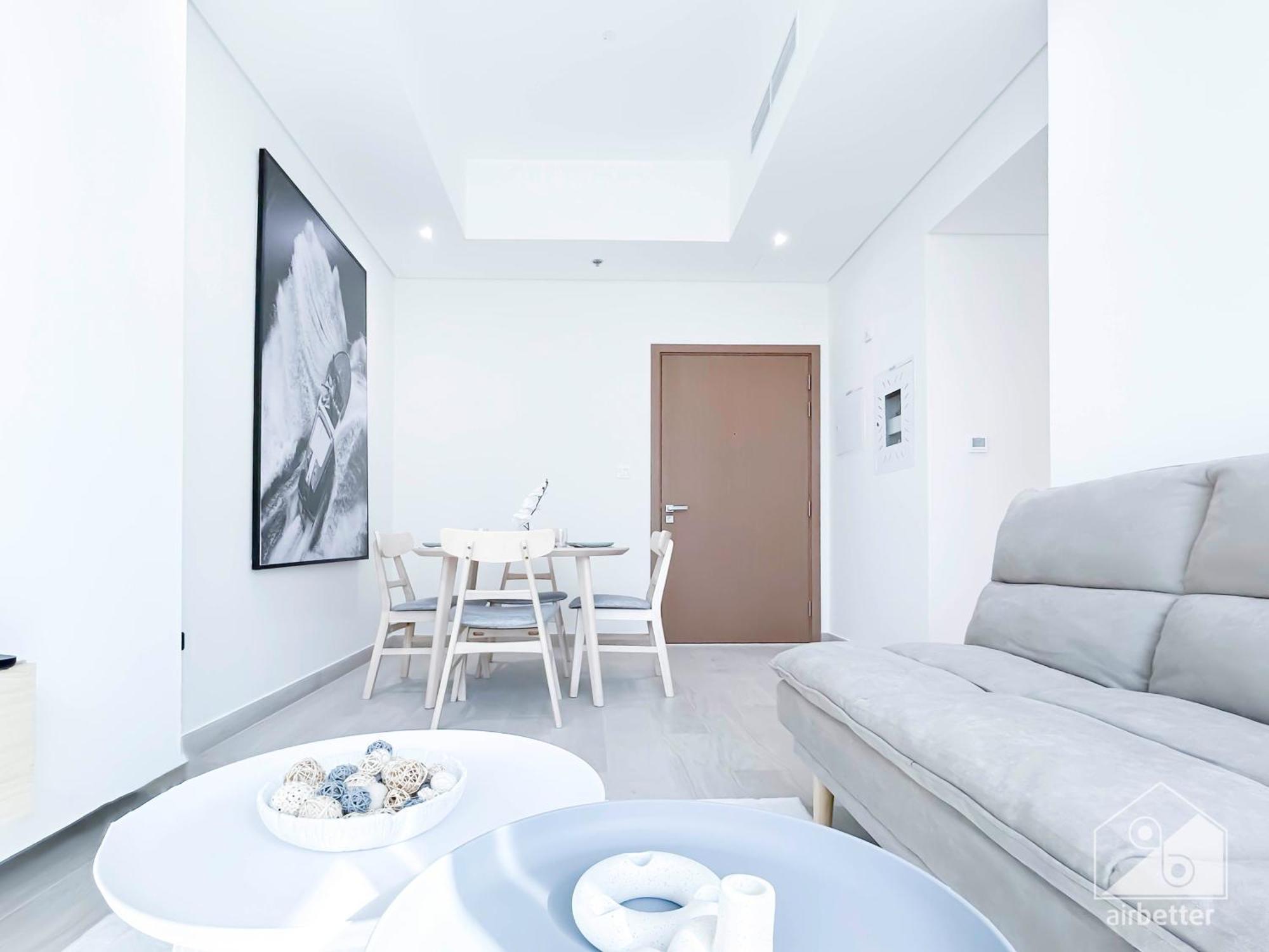 Luxurious 1-br With Balcony In Azizi Fawad Apartamento Dubái
