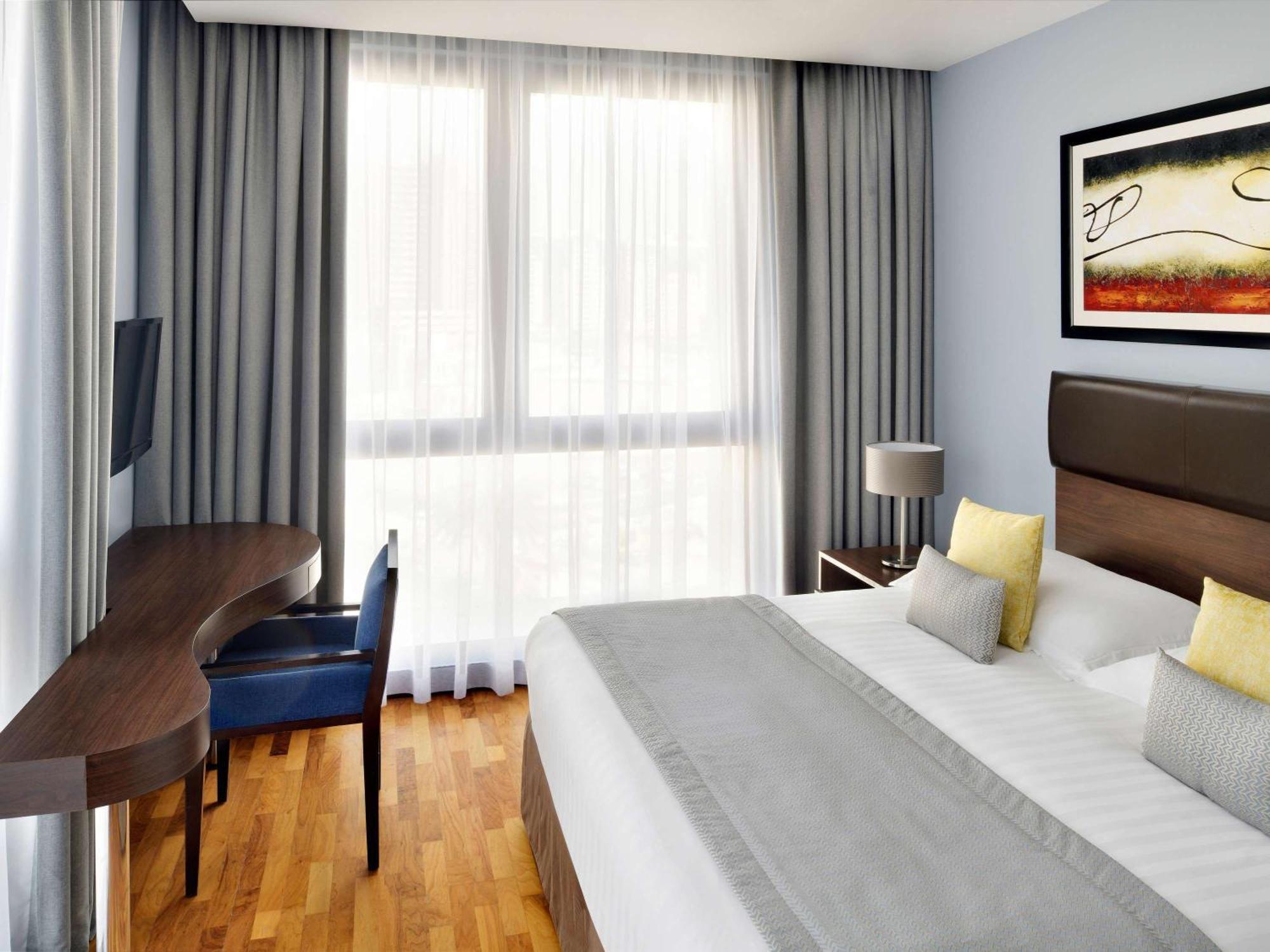Mövenpick Al Mamzar Aparthotel 5*