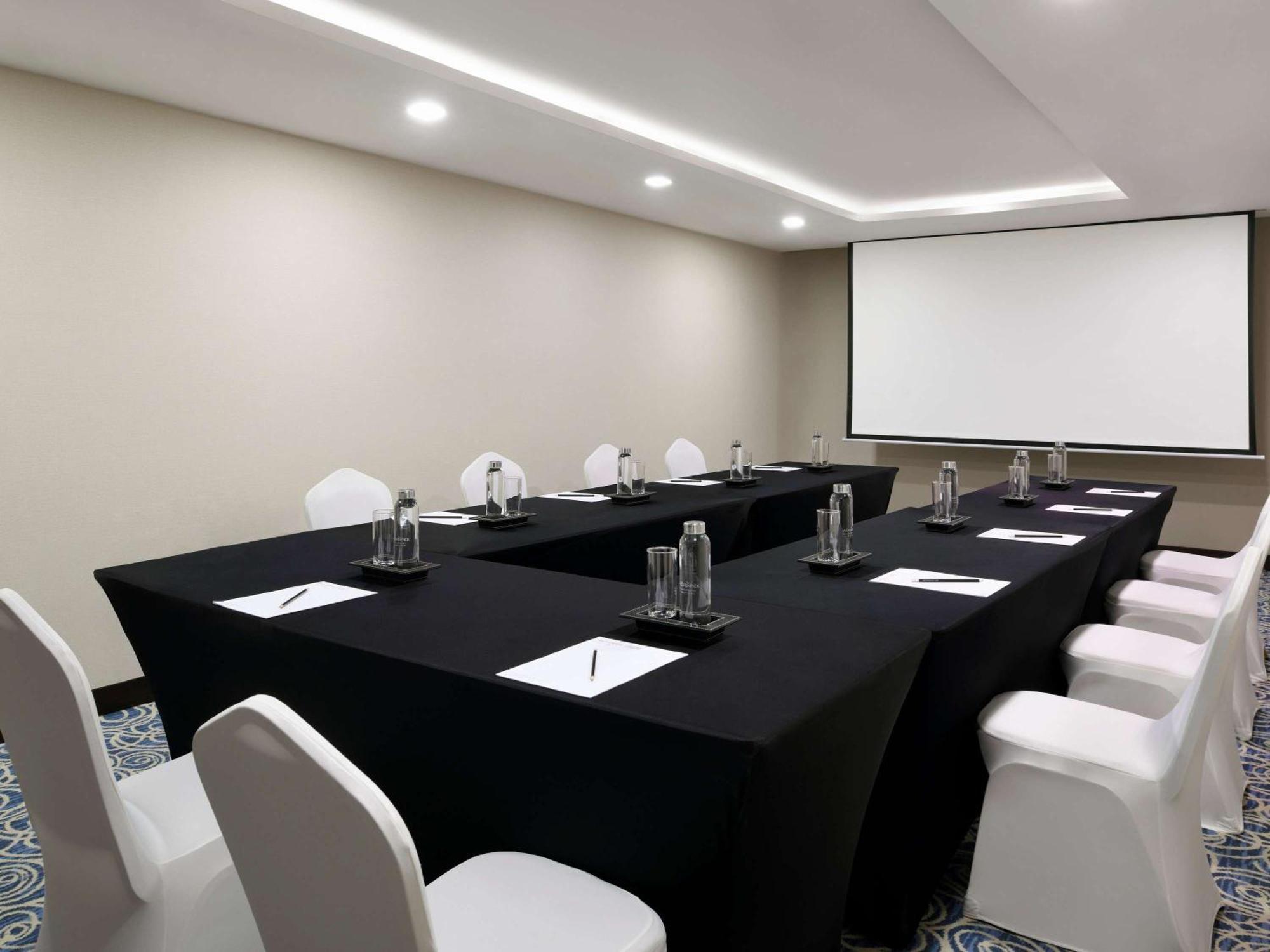Mövenpick Al Mamzar 5* Dubai