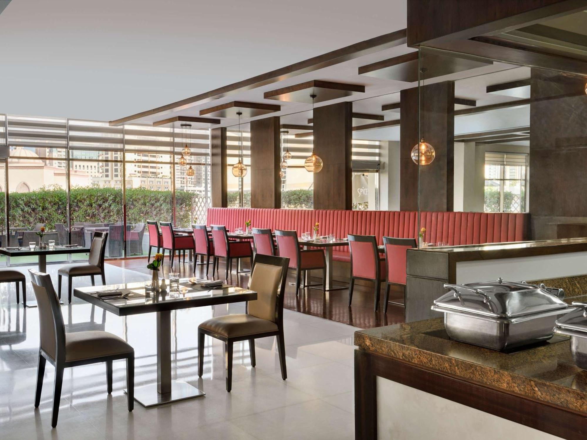 Mövenpick Al Mamzar Aparthotel 5*