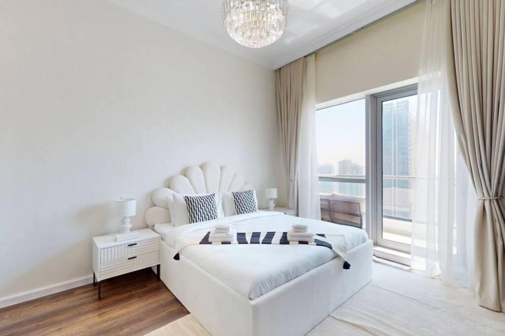 Spacious 1 Bedroom Marina View Dubai