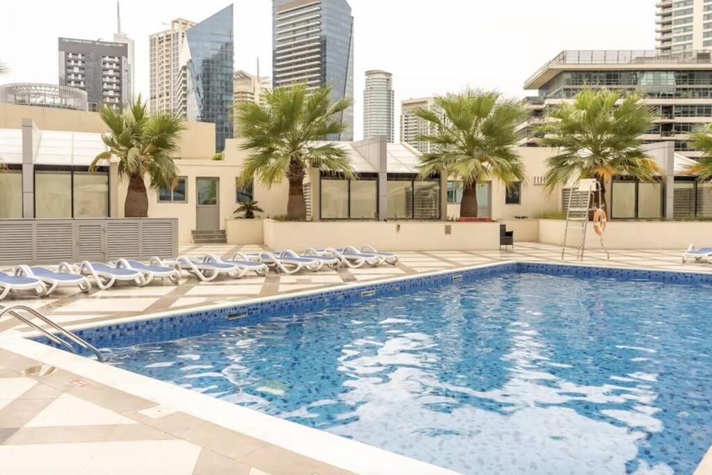 Apartment Spacious 1 Bedroom Marina View Dubai