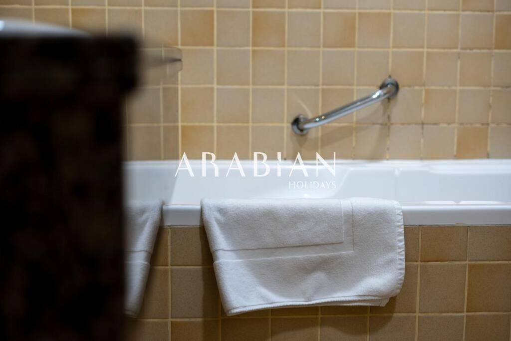 Beautiful 2br In Prime Jbr Location At Shams 1 Dubái