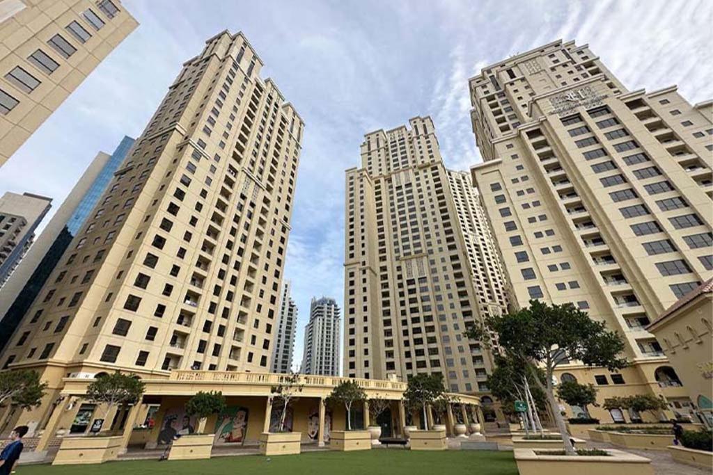 Beautiful 2br In Prime Jbr Location At Shams 1 * Dubái