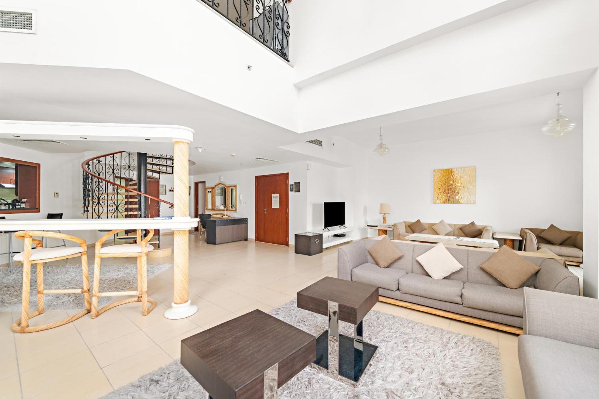 Living Jbr Albergue *