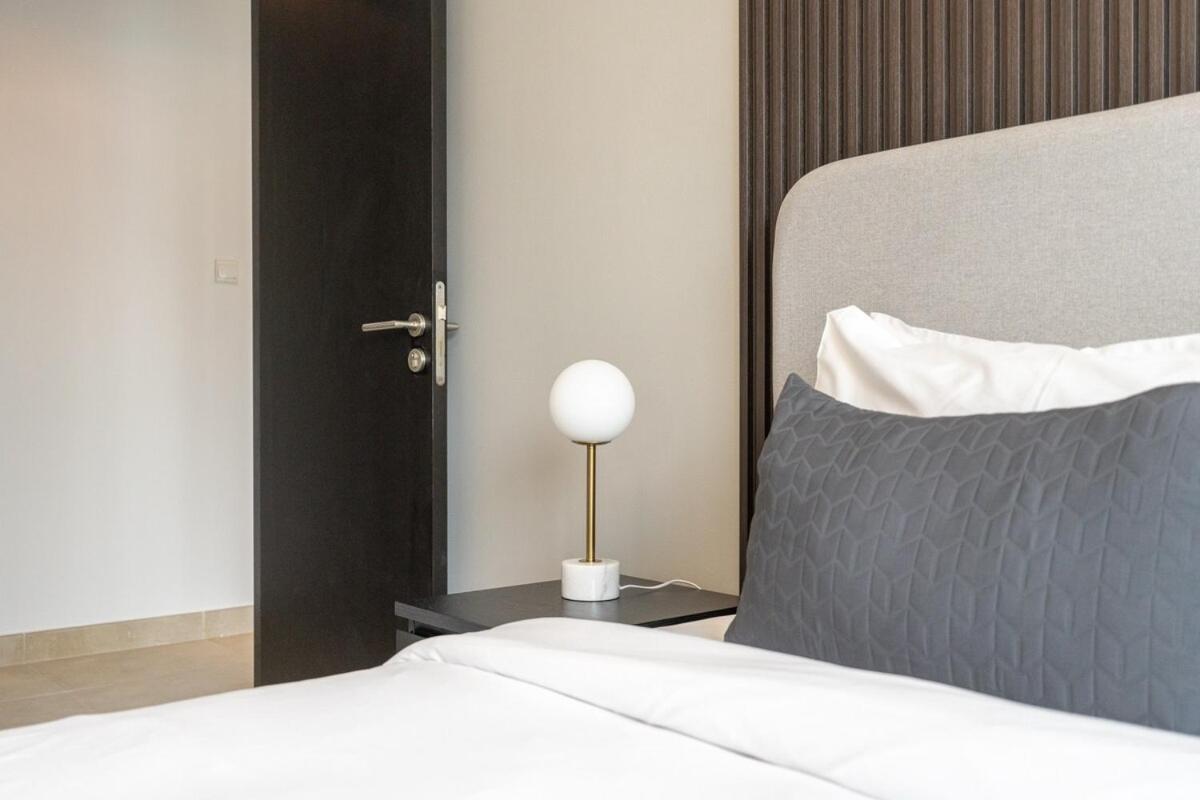 Luxurious And Minimalist 3br In Marina Dubai
