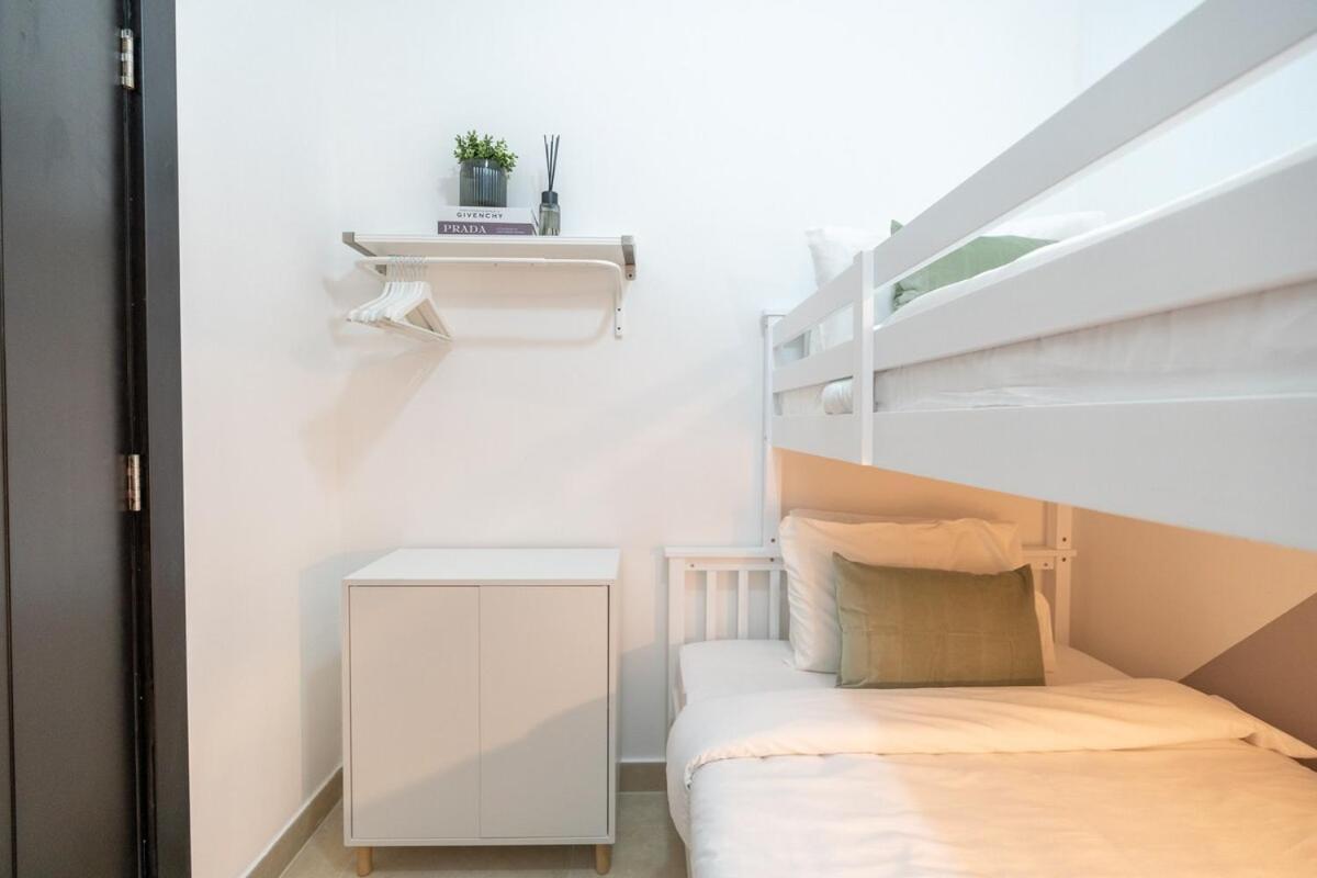 Luxurious And Minimalist 3br In Marina Dubai