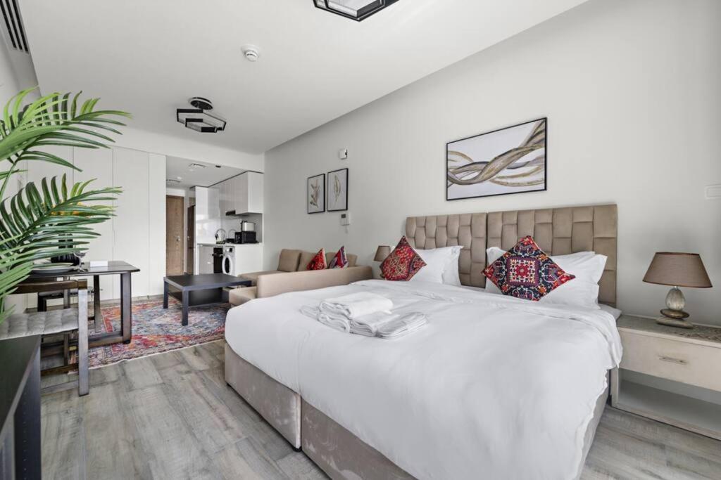 Spacious In Prime Location *