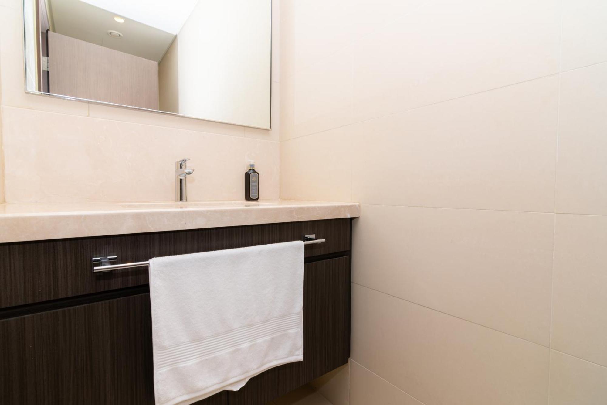 Elite Escape - 1 Bhk Getaway Mall Access - 1509