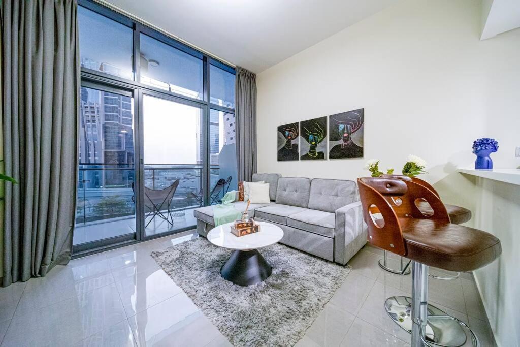 Chic 1br Getaway- 4min Walk To Business Bay Metro & 10min To Burj Khalifa * Dubái