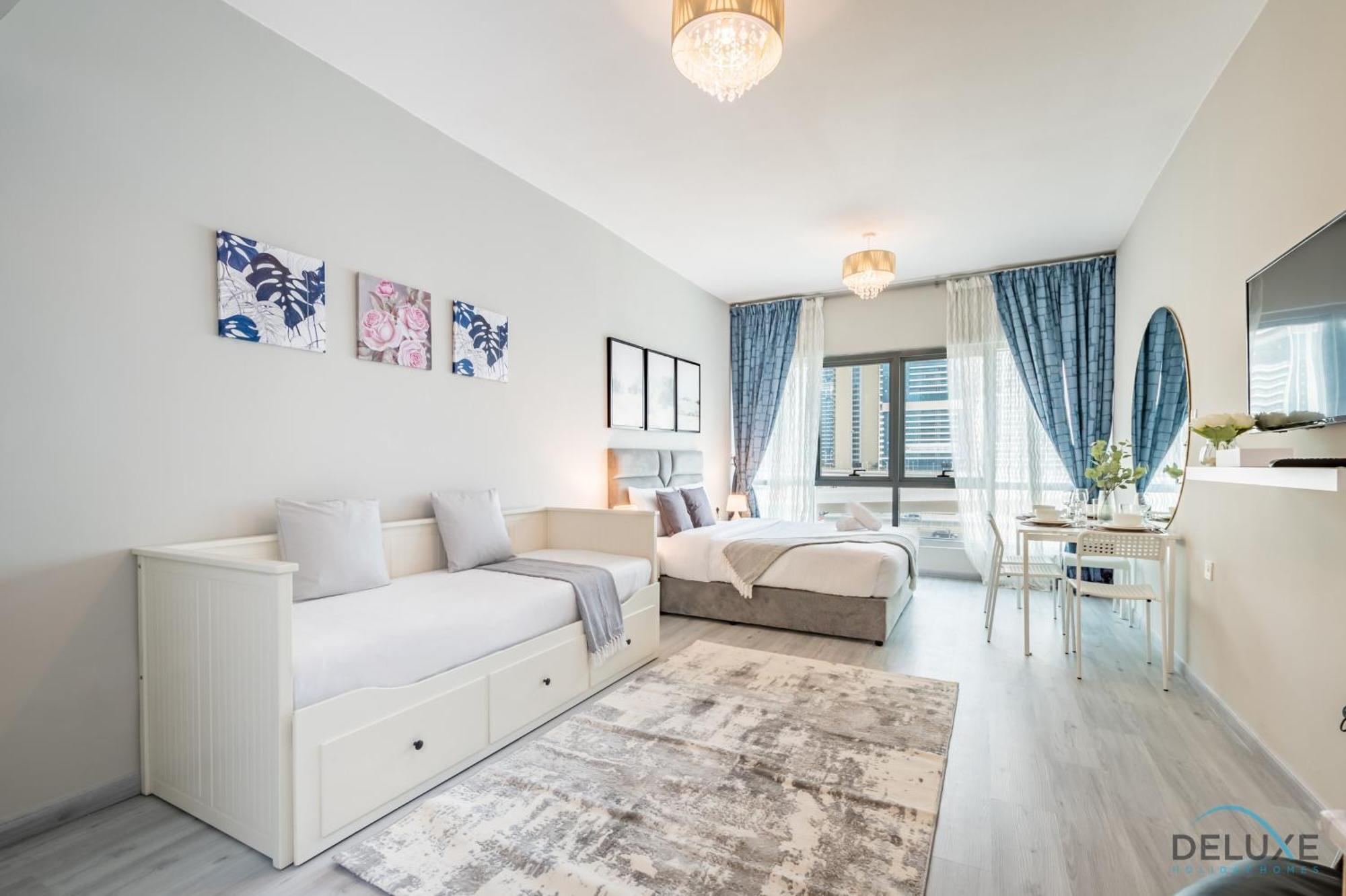 Apartment Chic In Marina Diamond 2, Marina By Deluxe Homes