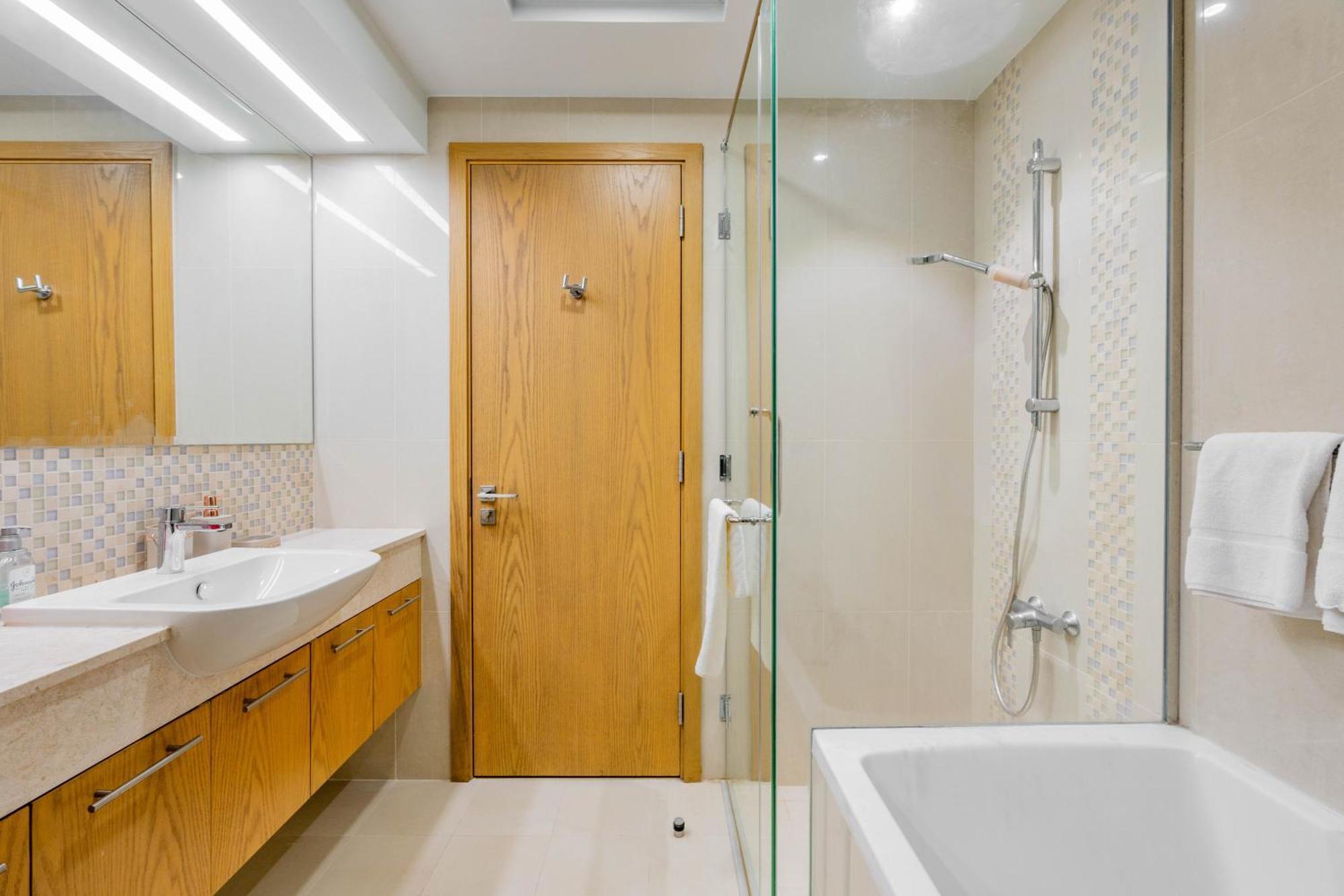 Modern 1-br Close To Mall And Burj Khalifa Apartemen *