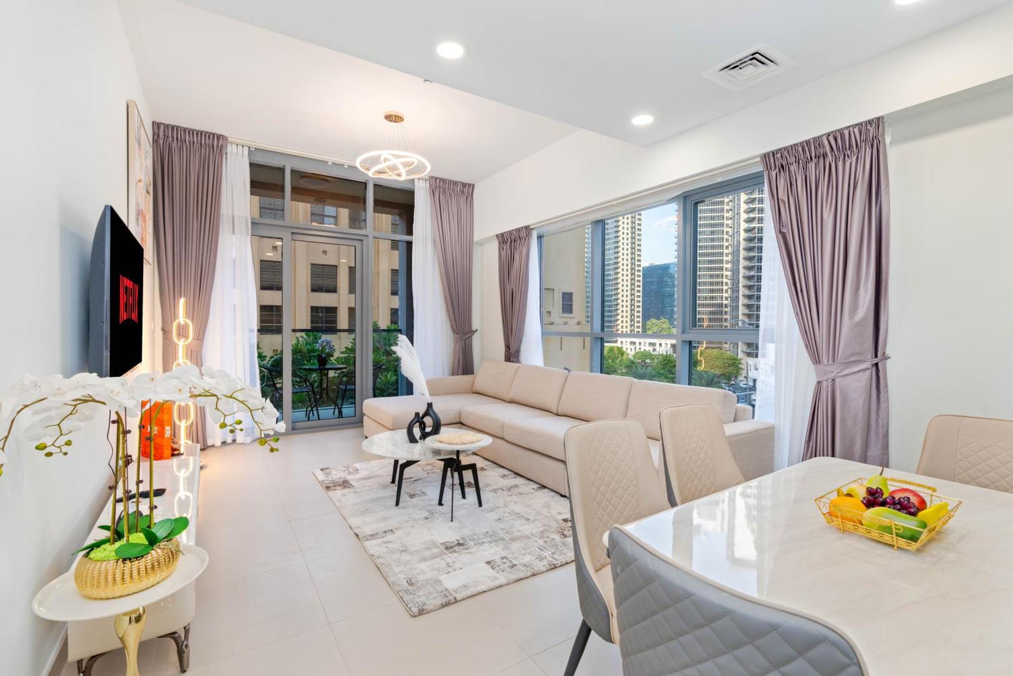 Apartemen Modern 1-br Close To Mall And Burj Khalifa Dubai