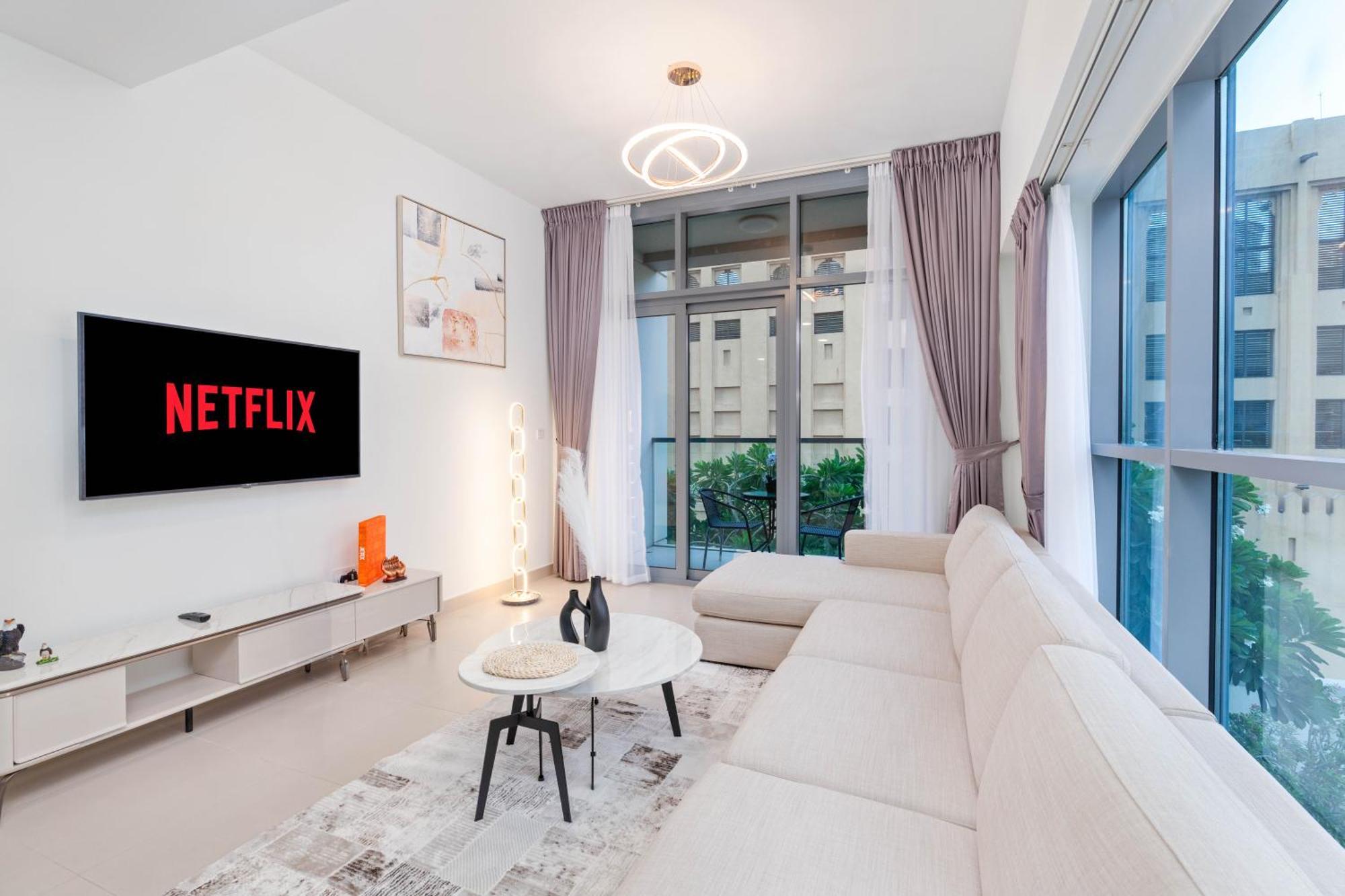 Apartemen Modern 1-br Close To Mall And Burj Khalifa *