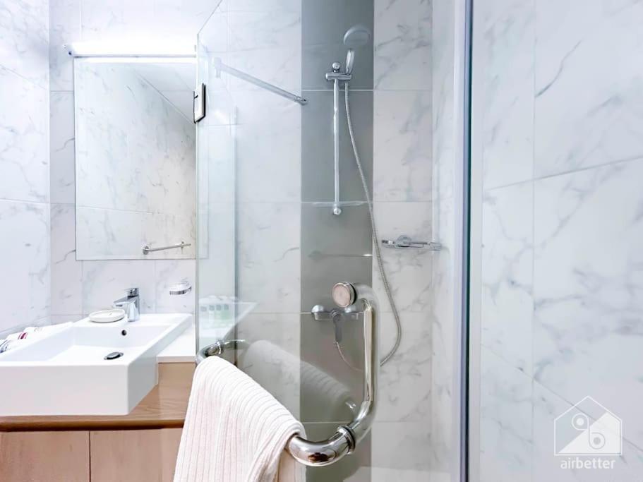 Luxurious 1br With Balcony In Production Apartamento