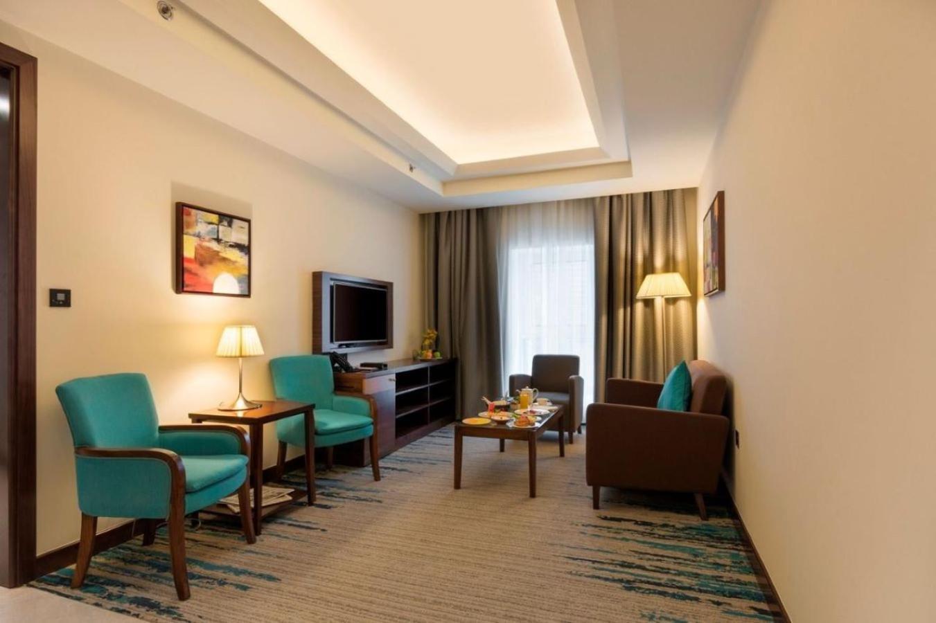 Hotell Golden Tulip Media Dubai