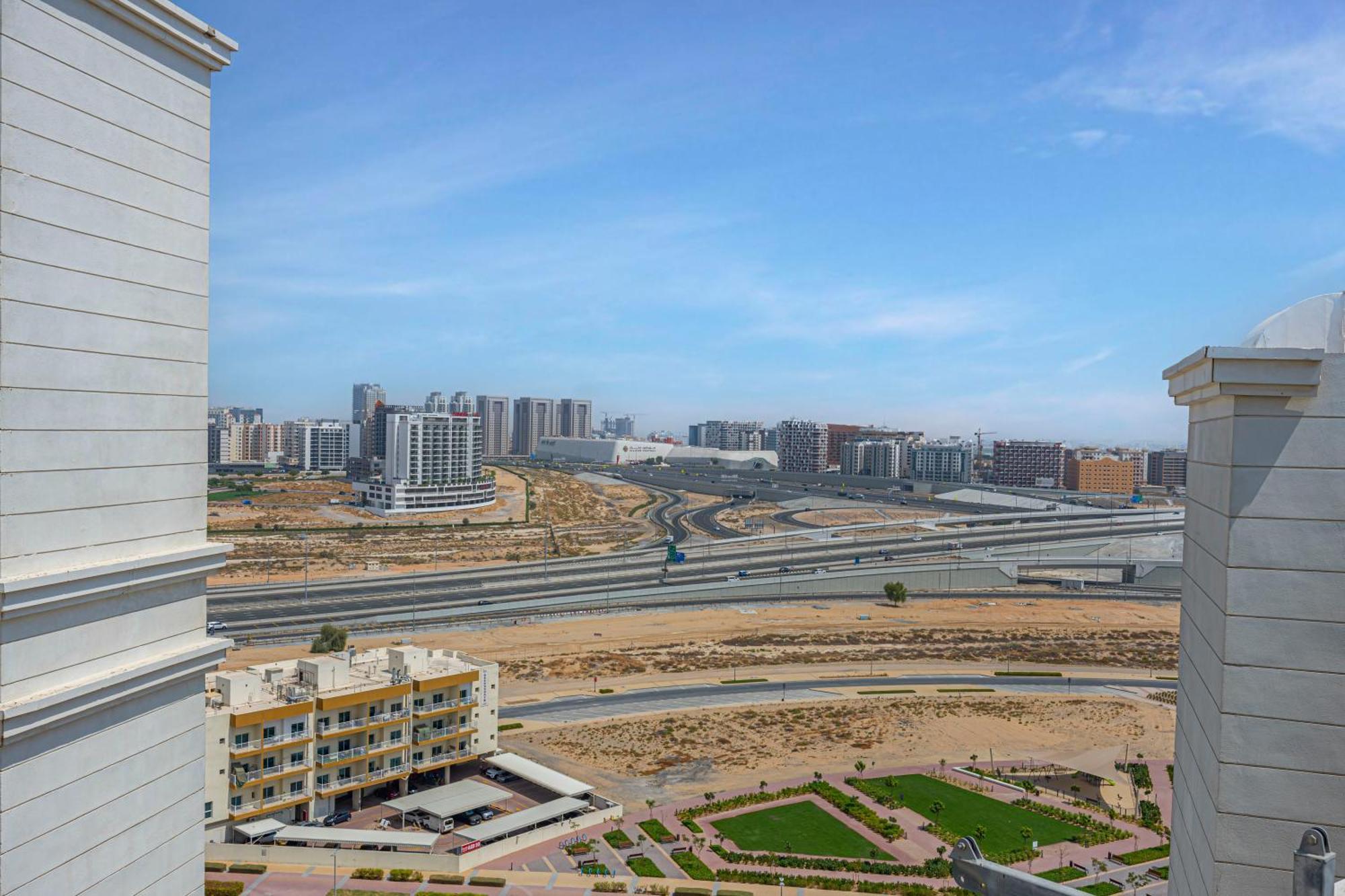 Apartemen Cozy And Contemporary In Dubailand Dubai