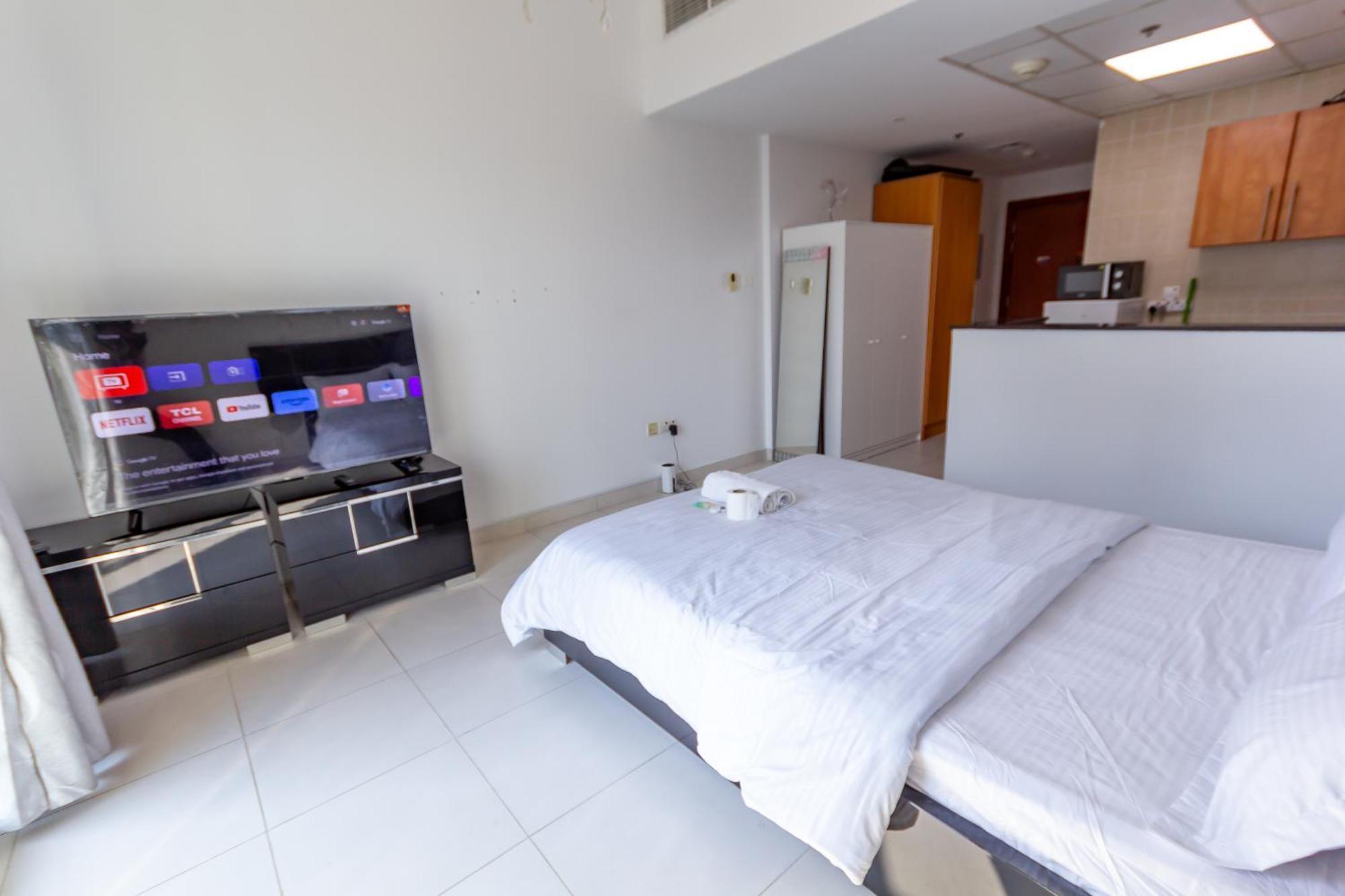 Deluxe For Rent At Marina View Towers * Dubai