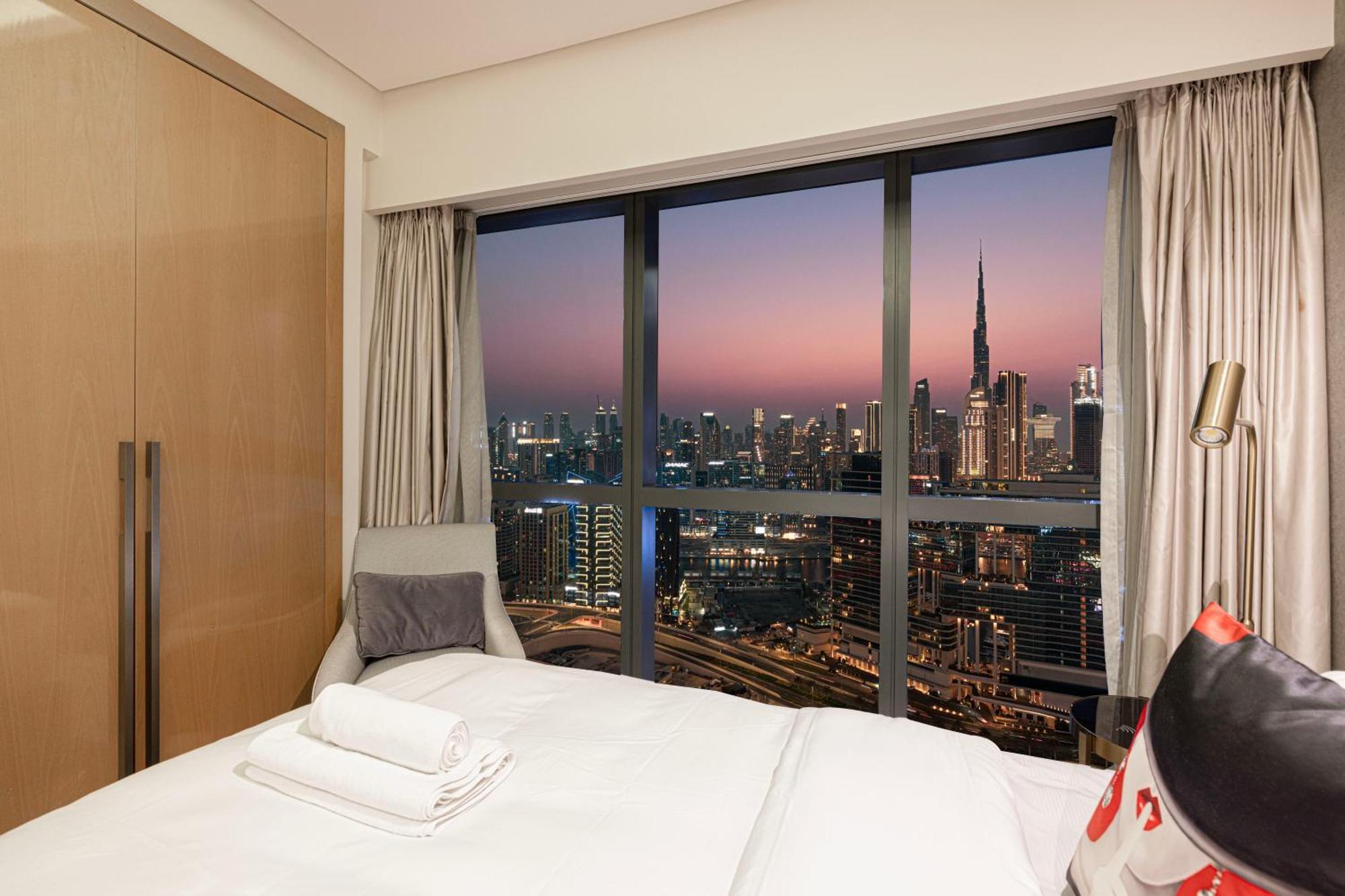 Luxurious 2bdr In Paramount Towers With Stunning Burj Khalifa Views