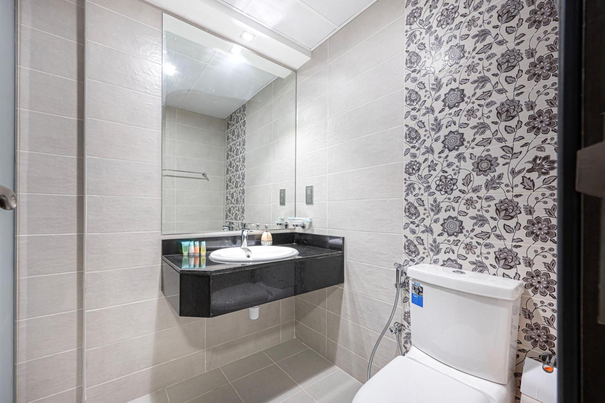 Modern Oasis In Vibrant Dubailand *