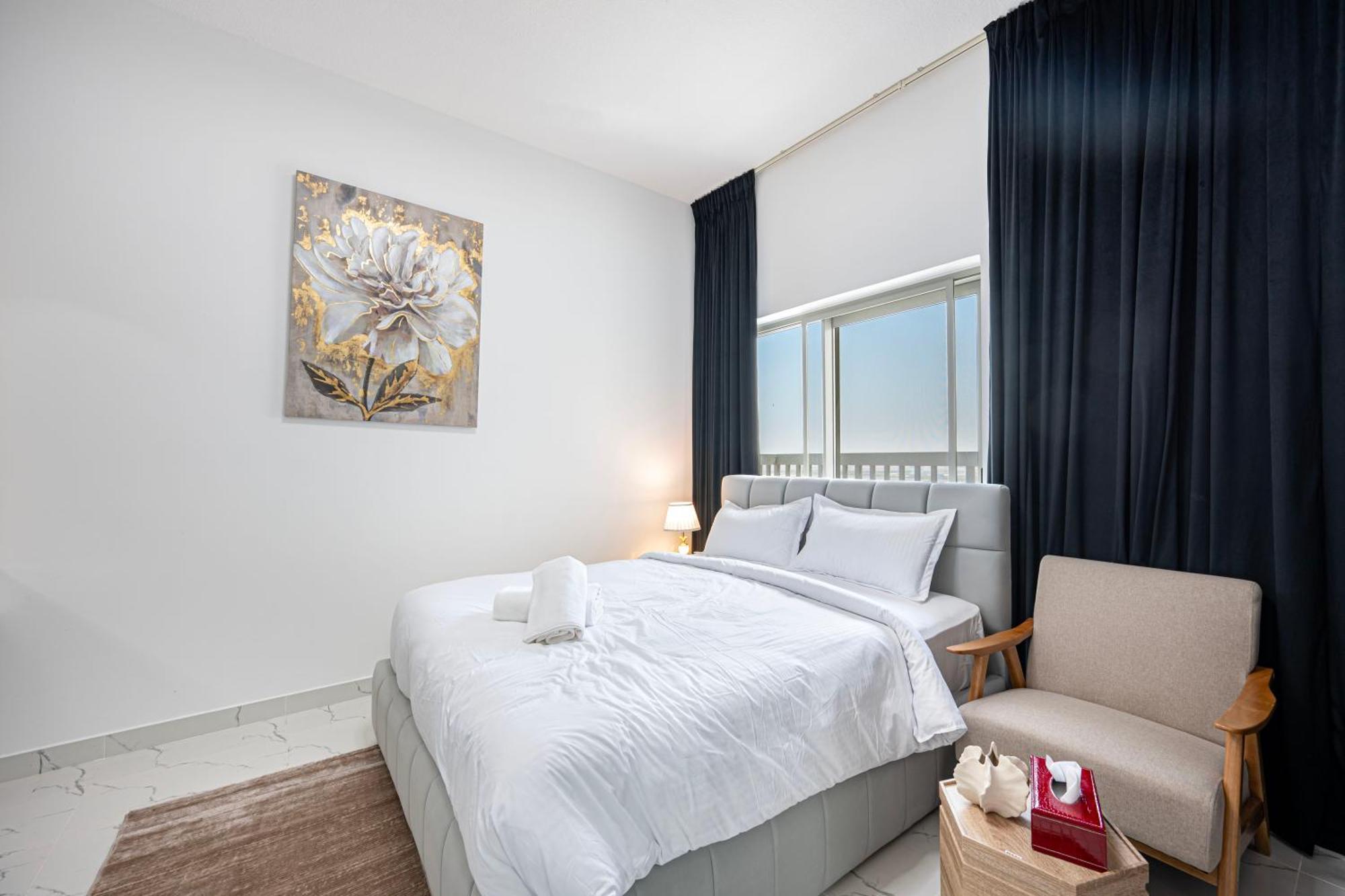 Modern Oasis In Vibrant Dubailand *