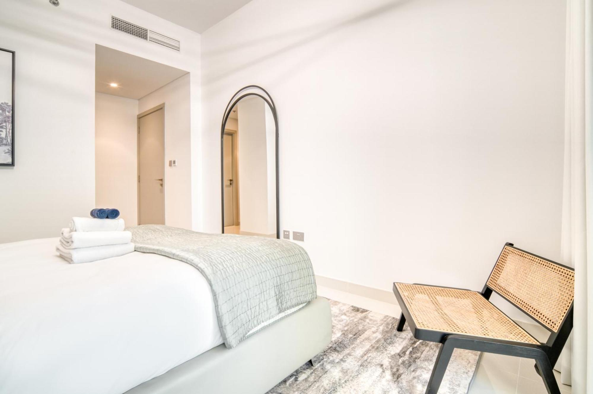 Chic 2br With Iconic Eye And Palm Views Dubaï