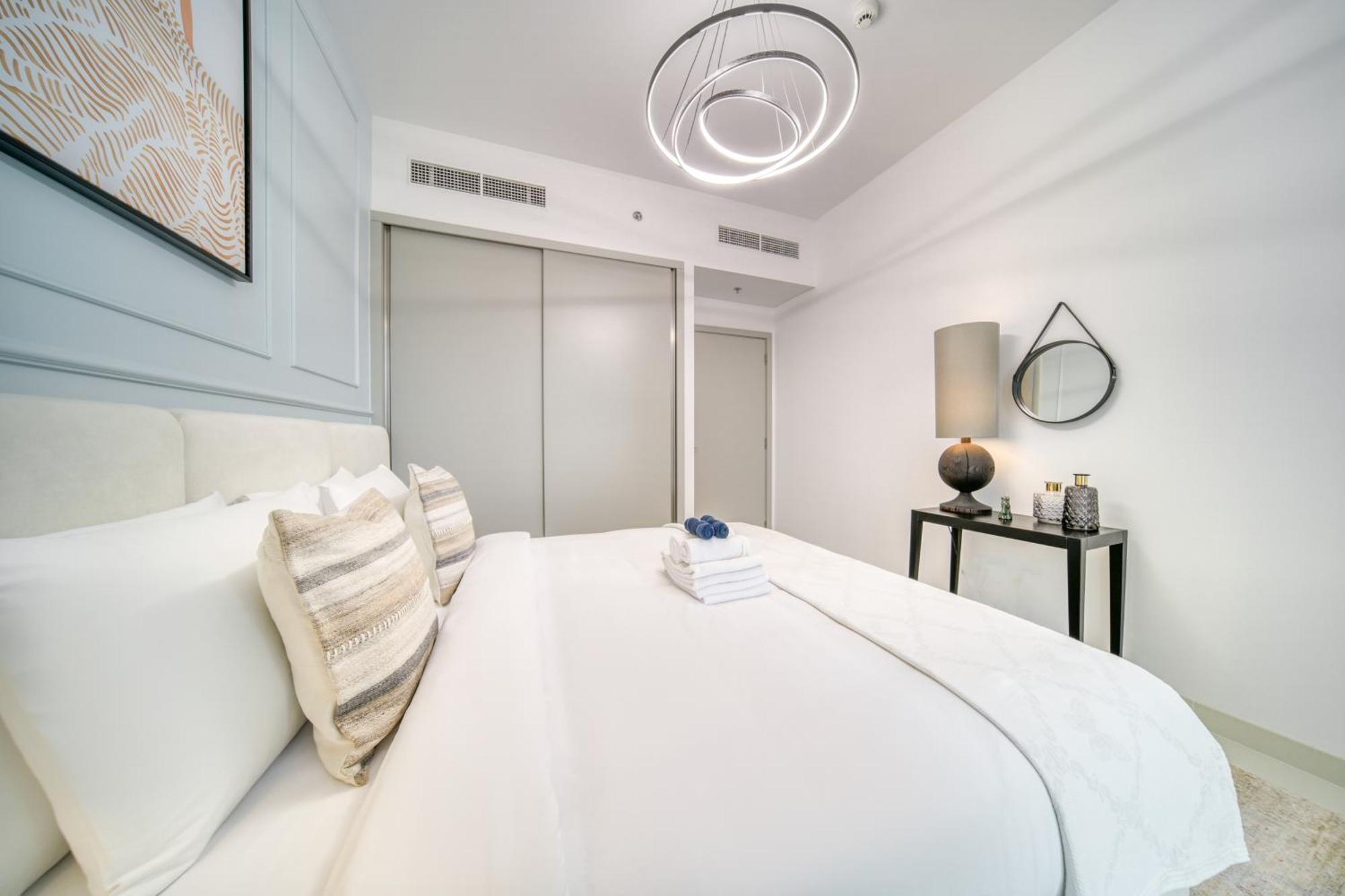 Chic 2br With Iconic Eye And Palm Views Appartement *