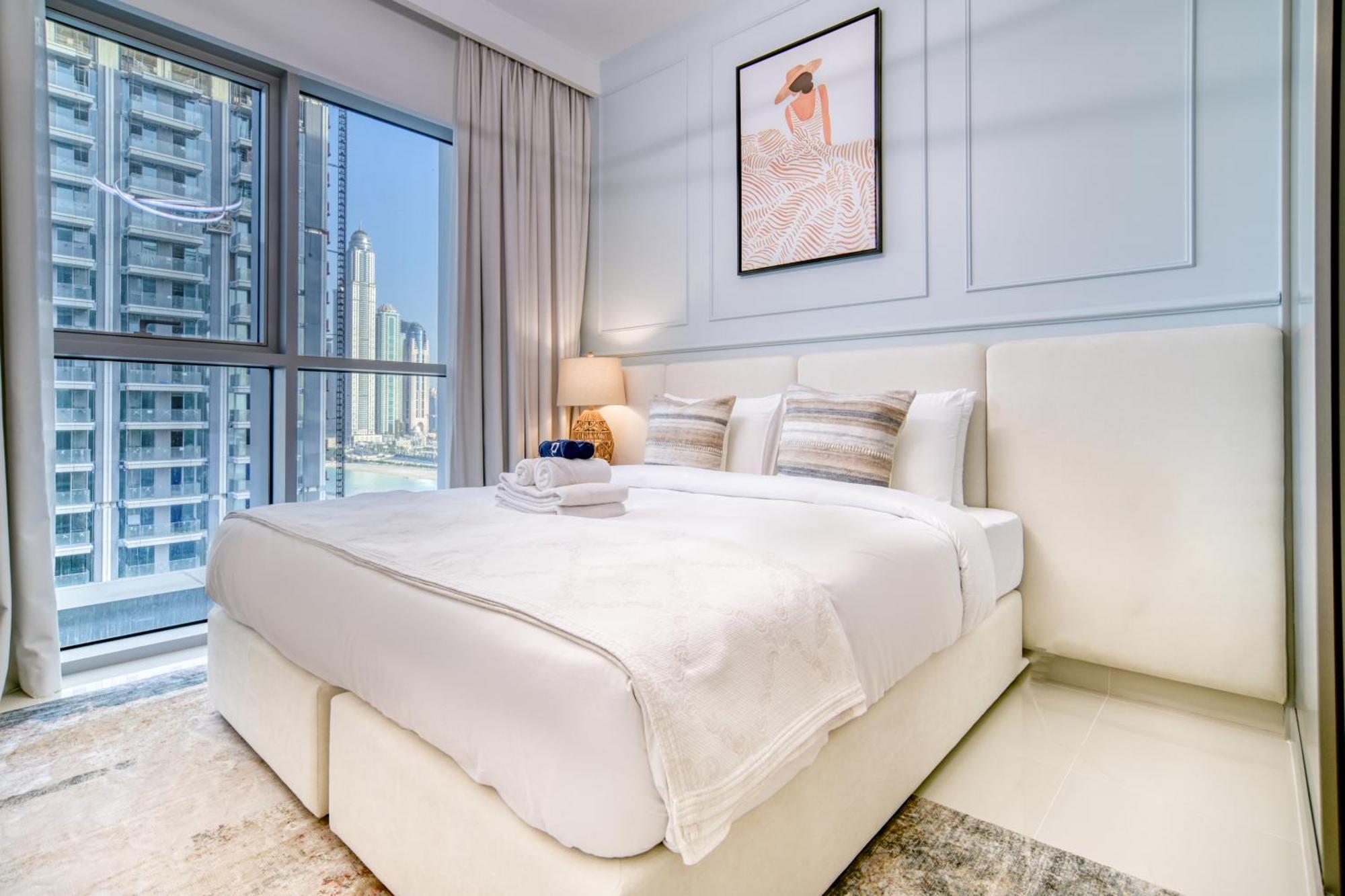 Chic 2br With Iconic Eye And Palm Views Dubaï