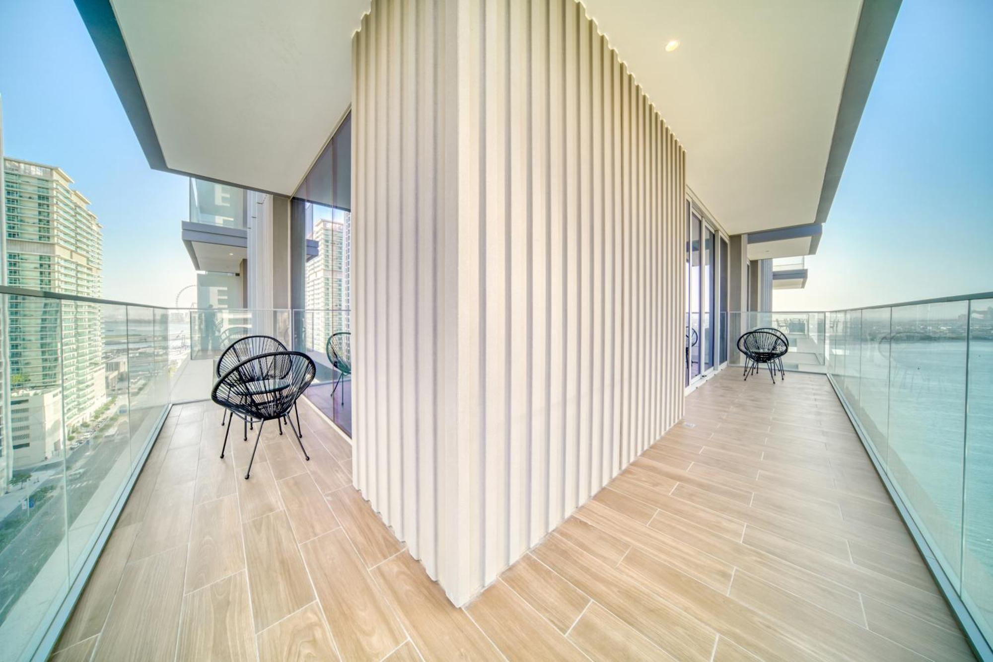 Chic 2br With Iconic Eye And Palm Views Appartement *