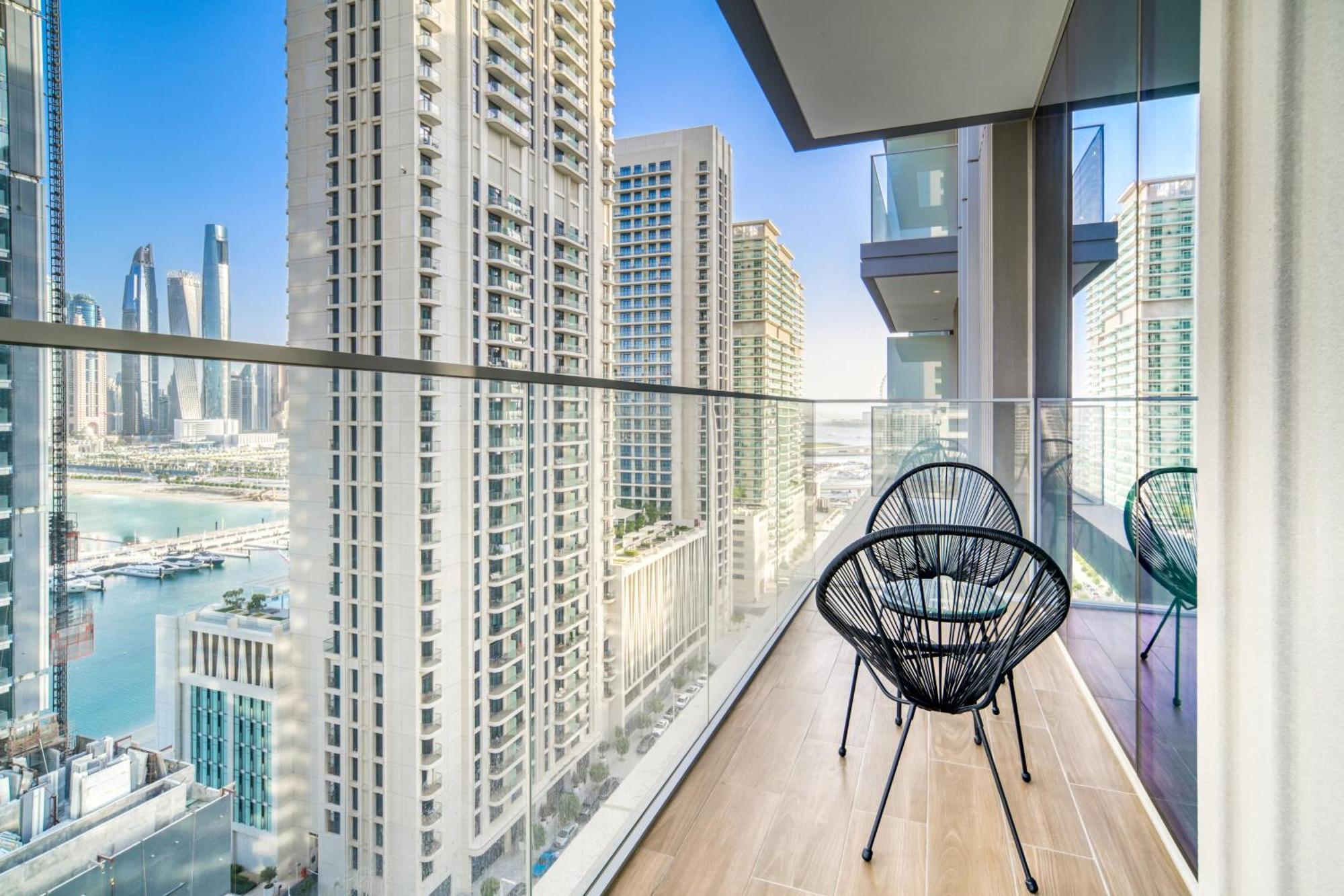 Chic 2br With Iconic Eye And Palm Views Dubaï