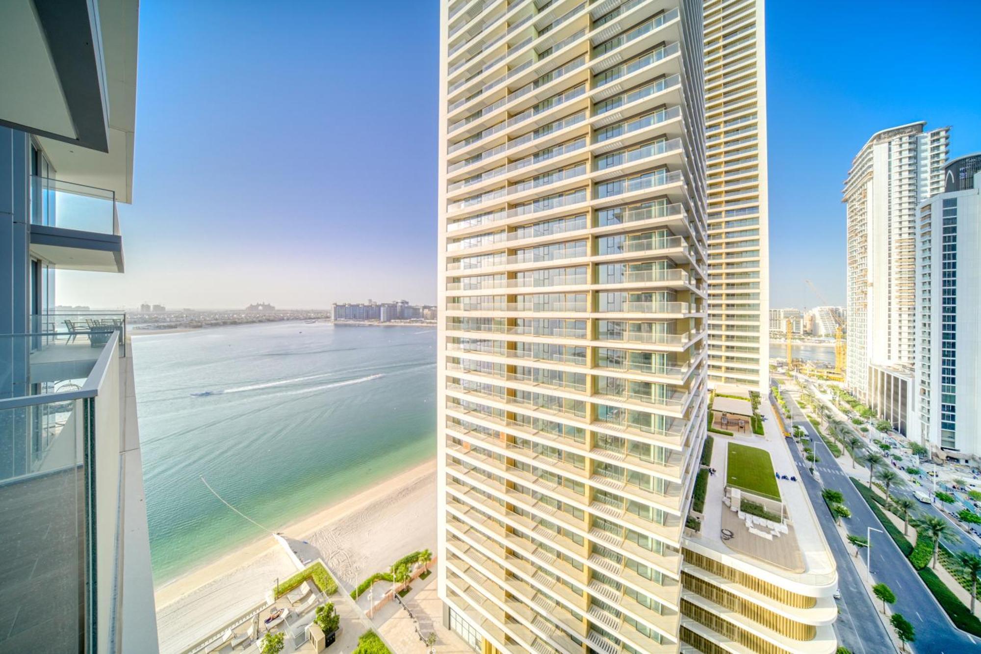 Chic 2br With Iconic Eye And Palm Views Appartement *