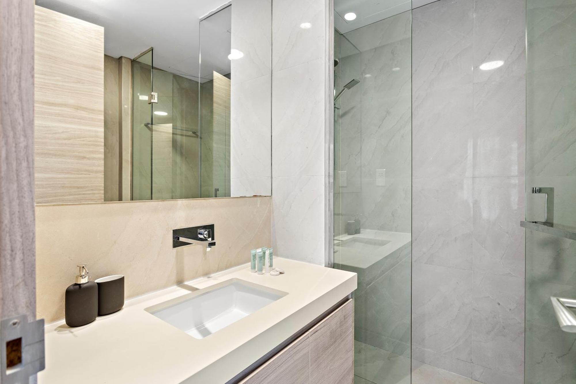 Canal View 1br W Spa, Sauna, Pool & Gym Appartement *