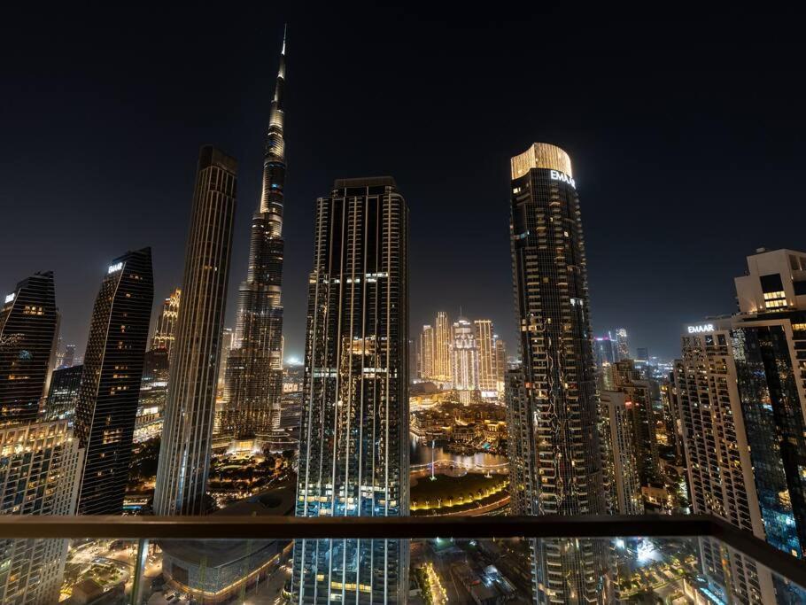 Luxury One Bedroom Apartment With Full Burj Khalifa View & Fountain View By Delujo Stays Dubai