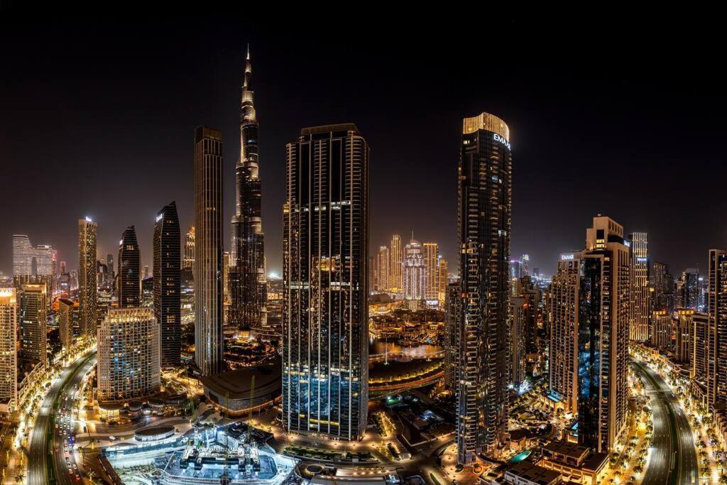 Luxury One Bedroom Apartment With Full Burj Khalifa View & Fountain View By Delujo Stays