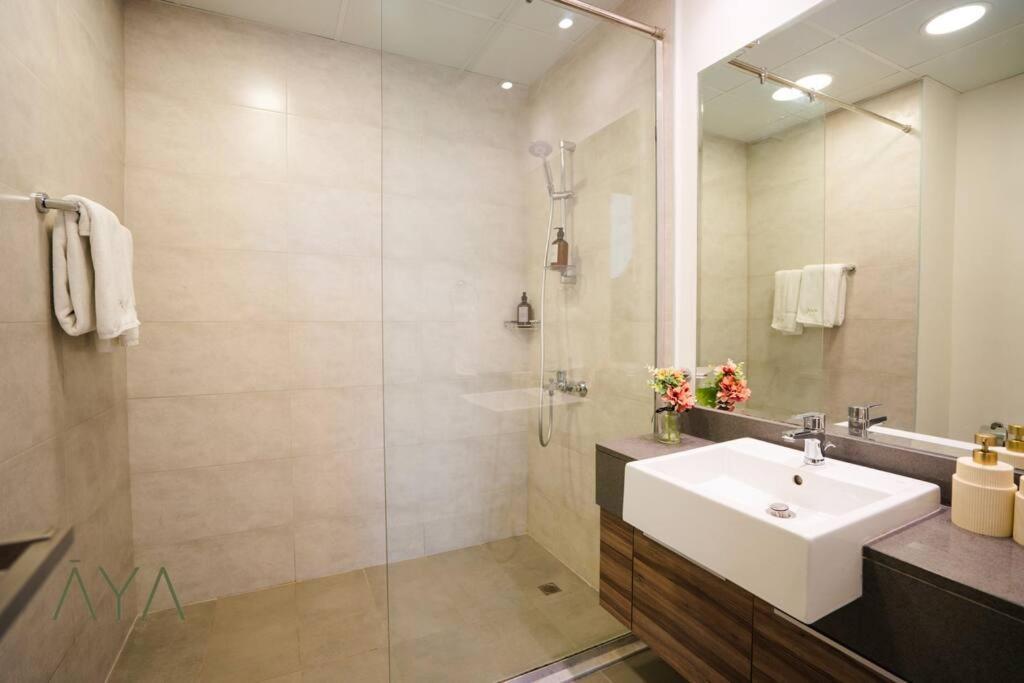 Elegant 1br Retreat With Rooftop Pool In Jvc By Aya Boutique * Dubai