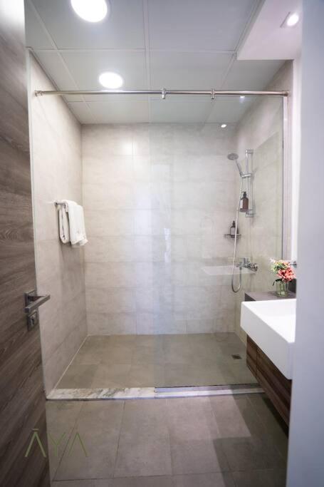 Elegant 1br Retreat With Rooftop Pool In Jvc By Aya Boutique Appartement *